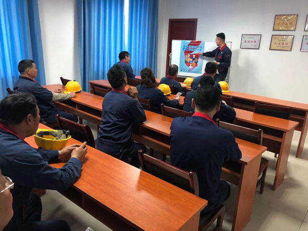 建材公司開展《職業(yè)病防治法》宣傳周活動(dòng) 建材公司開展《職業(yè)病防治法》宣傳周活動(dòng)