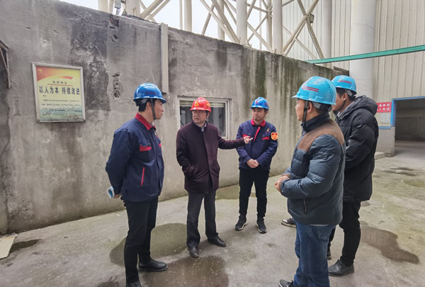 公司黨委書記調(diào)研中試線項(xiàng)目 公司黨委書記調(diào)研中試線項(xiàng)目