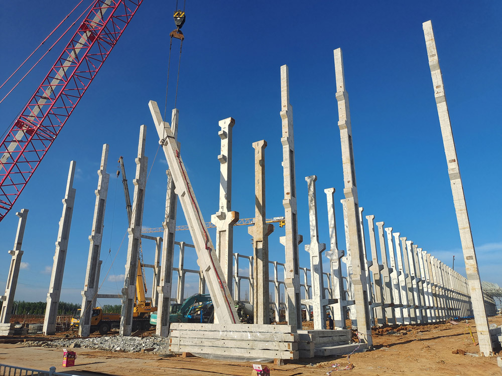 銅基新材料項(xiàng)目提前完成電解車間預(yù)制柱吊裝任務(wù) 銅基新材料項(xiàng)目提前完成電解車間預(yù)制柱吊裝任務(wù)